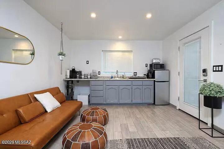 2039 E 8th St #B — Photo 3