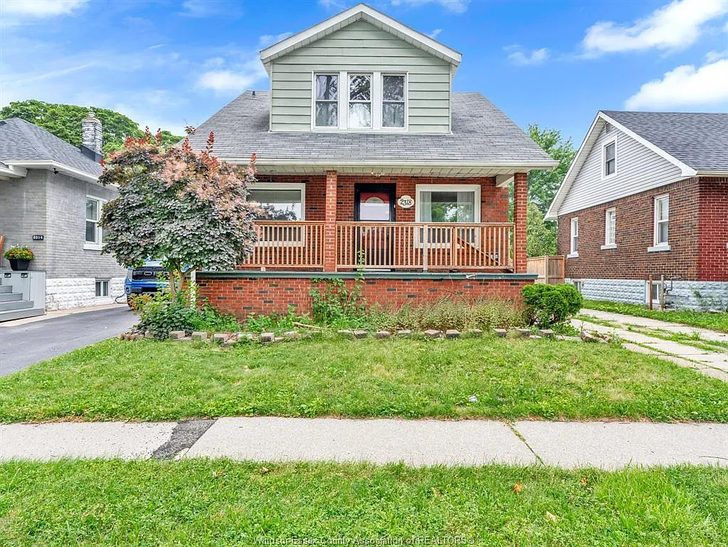 5 bed, $2,300 — Photo 2