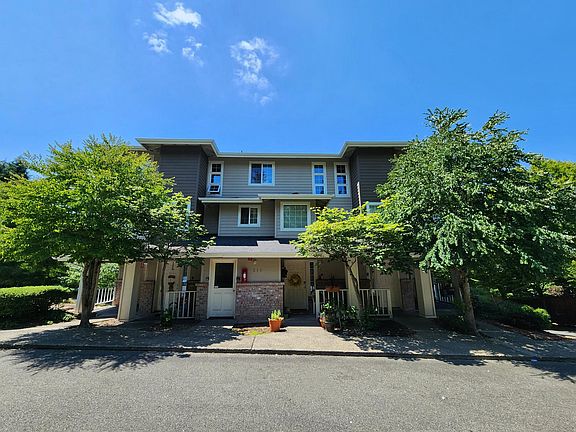 2nd image of 215 23rd Ave SW APT 7
