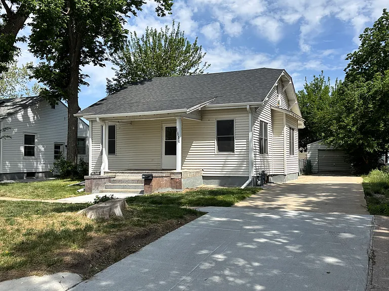 1514 W 4th St — Photo 1