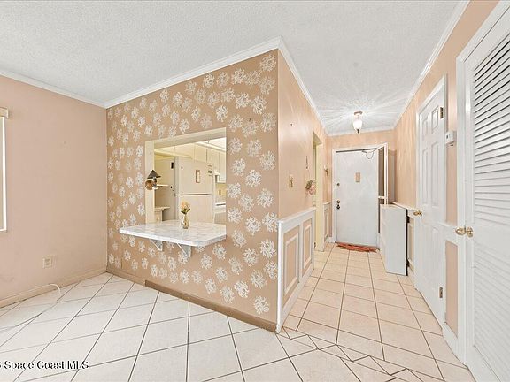 3rd image of 171 Cape Shores Cir #3