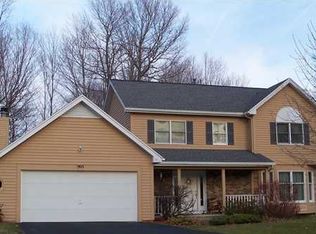 905 Friar Tuck Ln, Webster, NY