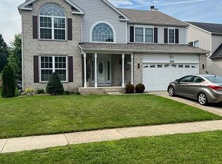 1886 Lake Shore Dr, Romeoville, IL 60446