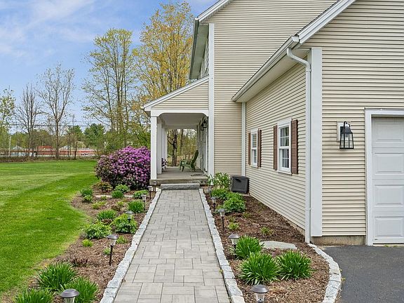 3rd image of 2 Iris Street