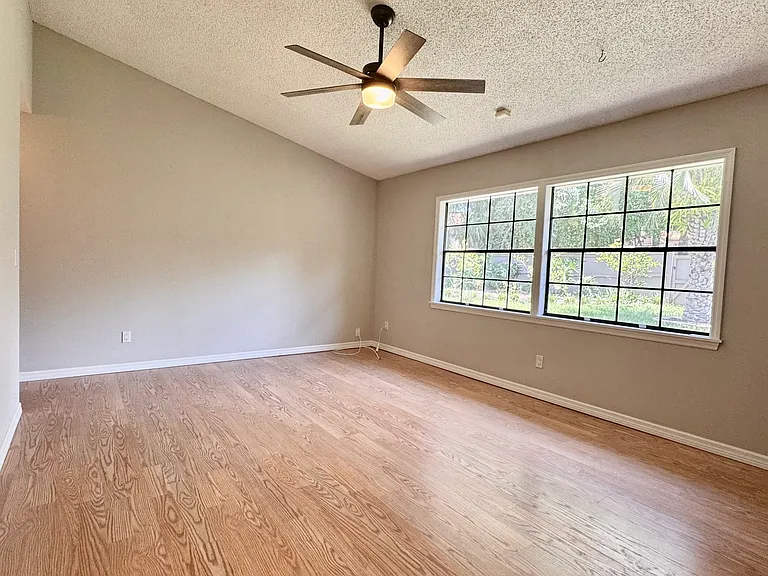 241 Hummingbird Ln — Photo 10