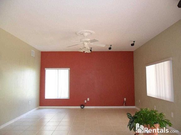 5th image of 18143 Sandy Pointe Dr