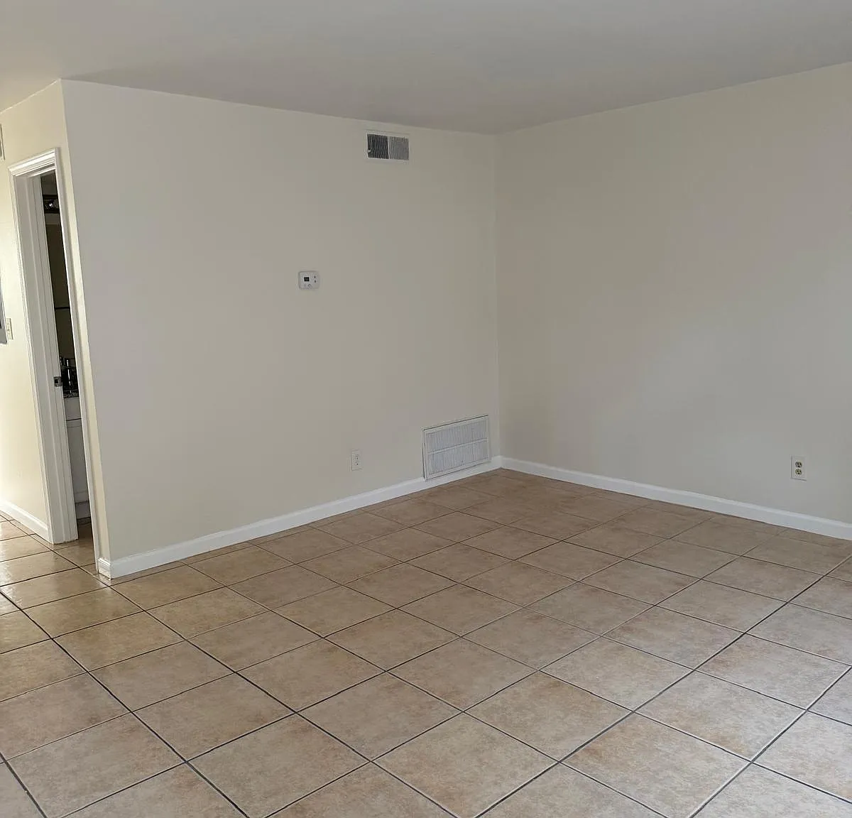 2 bed, 1.5 bath, 1200 sqft, $1,300 — Photo 3