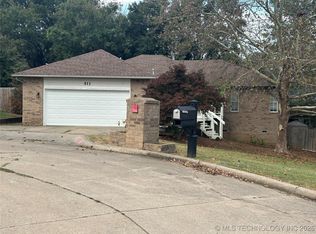 511 Glencoe Cir, Claremore, OK 74017