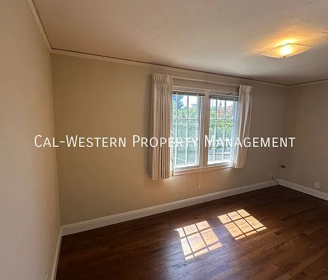 1385 Newport Ave — Photo 59