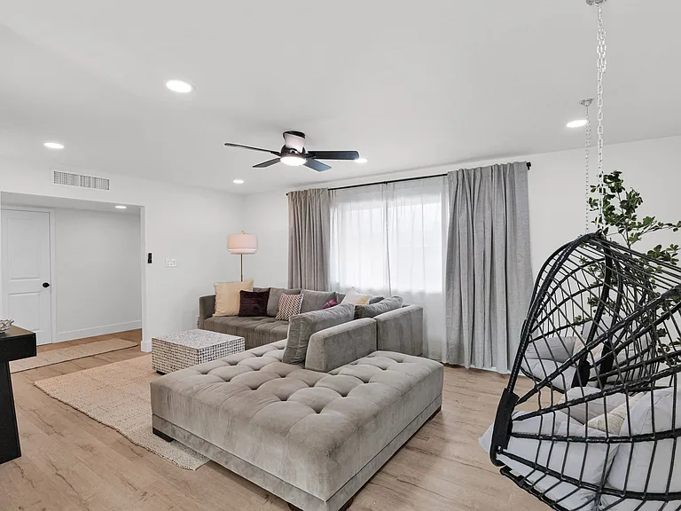 1233 E Campus Dr — Photo 23