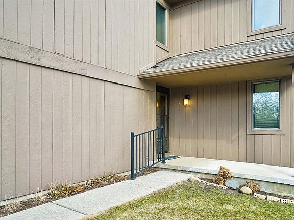 2nd image of 564 Park Pl