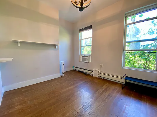 Rented by Safdie Realty Group | media 12