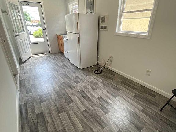 4th image of 355 Bayville Ave APT 6