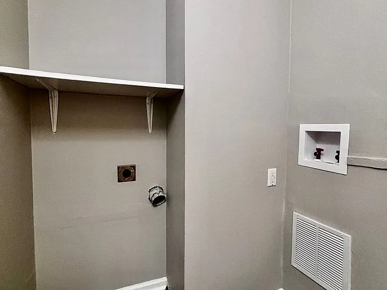 Silver Rock Avenue Apartments — Photo 4