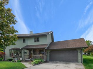 801 Sequoia Ct, Manitowoc, WI 54220