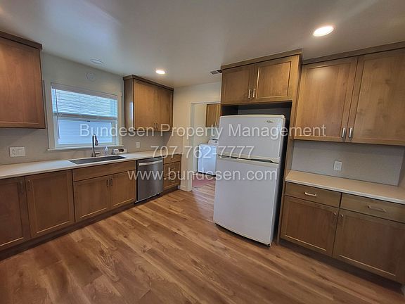 5th image of 1348 Skillman Ln