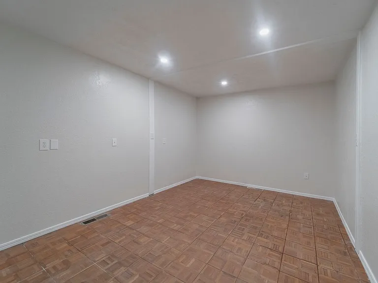 3120 Shadybrook Dr — Photo 24