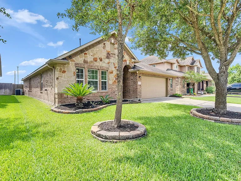 9015 Springcroft Ct — Photo 4