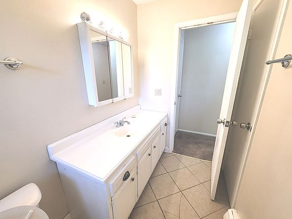 4th image of 1710-14 E Bradford Ave #2E