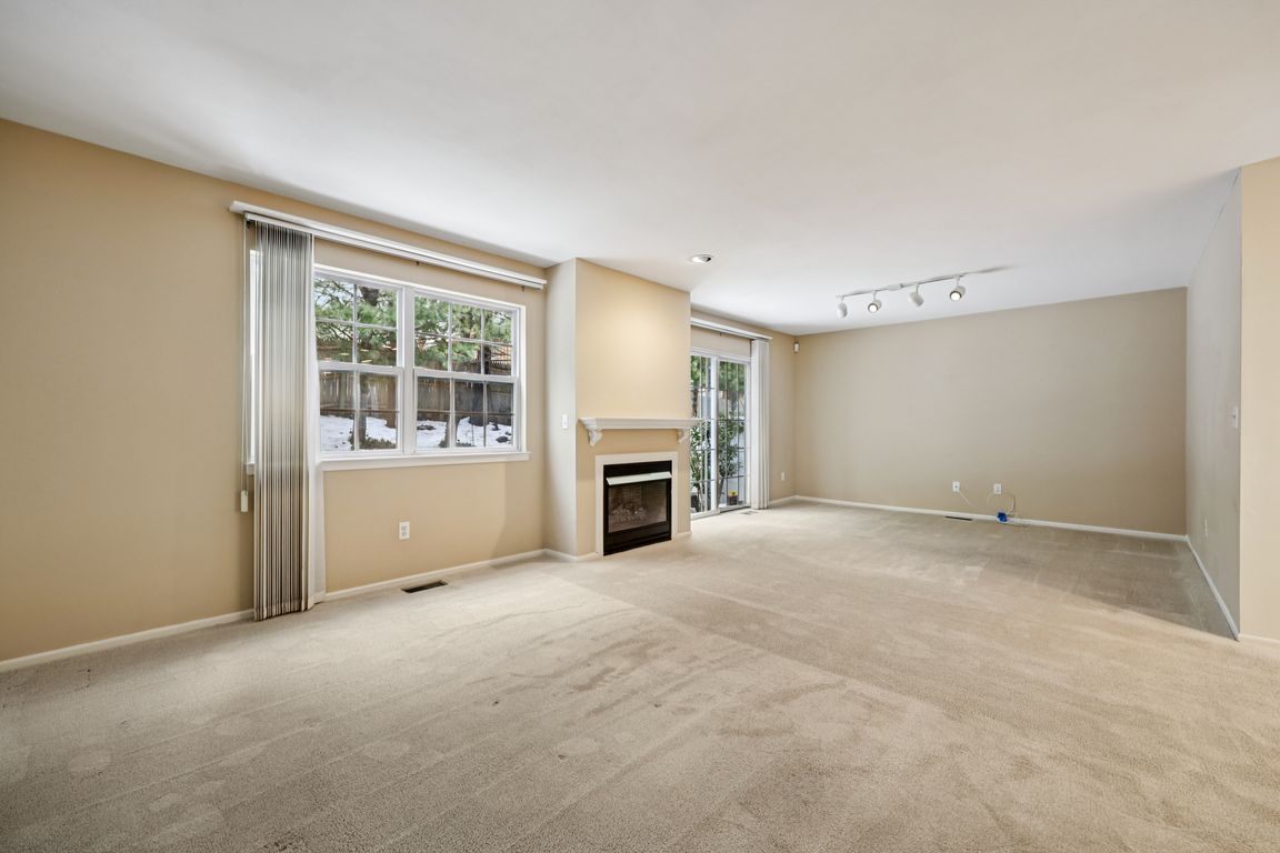 Springwood Ln-S0403-009.jpg