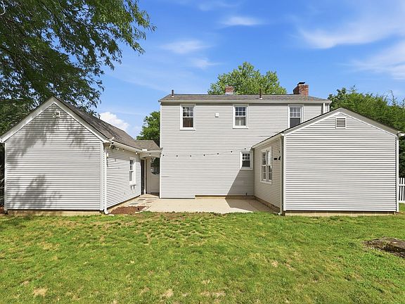 4th image of 250 Gillette Ave