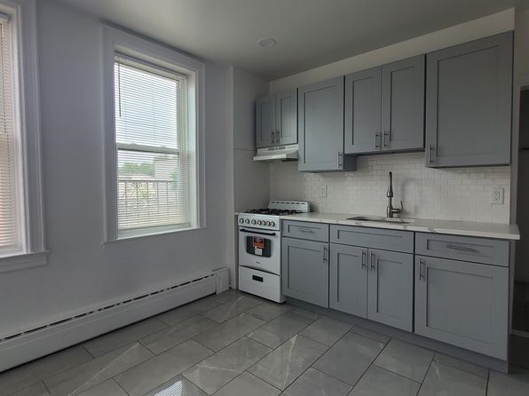 297 Griffith St APT 3