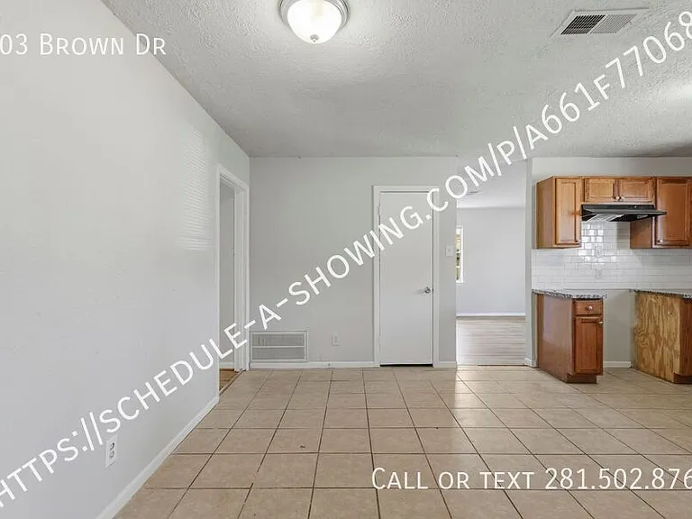 303 Brown Dr — Photo 6