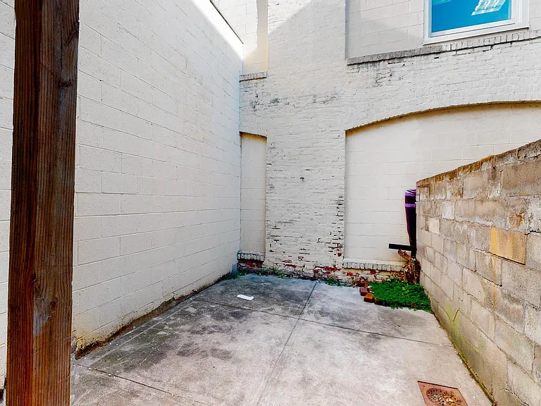 3927 Warren St — Photo 15