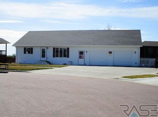 603 Prairie View Cir, Dell Rapids, SD 57022