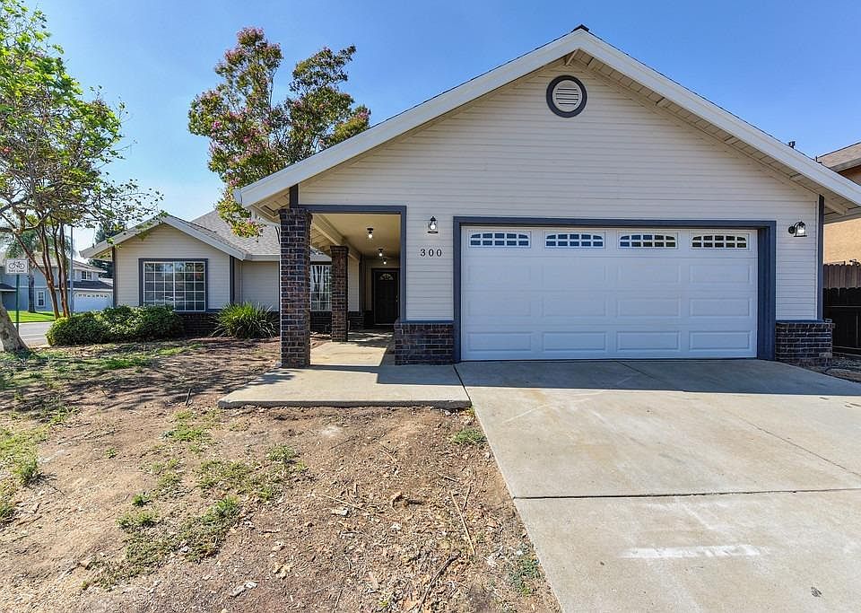 1st image of 300 Fuller Ln