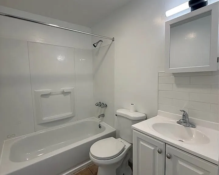 222 Howard Ave #2 — Photo 8