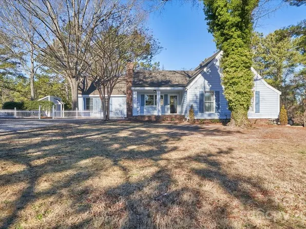 224 Armstead Rd, Pinehurst, NC 28394