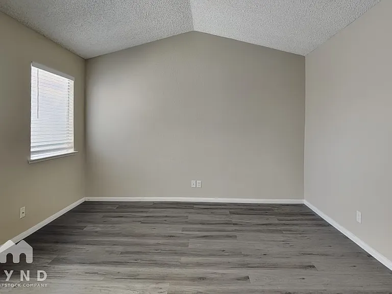 5825 Goodsprings Ct — Photo 7