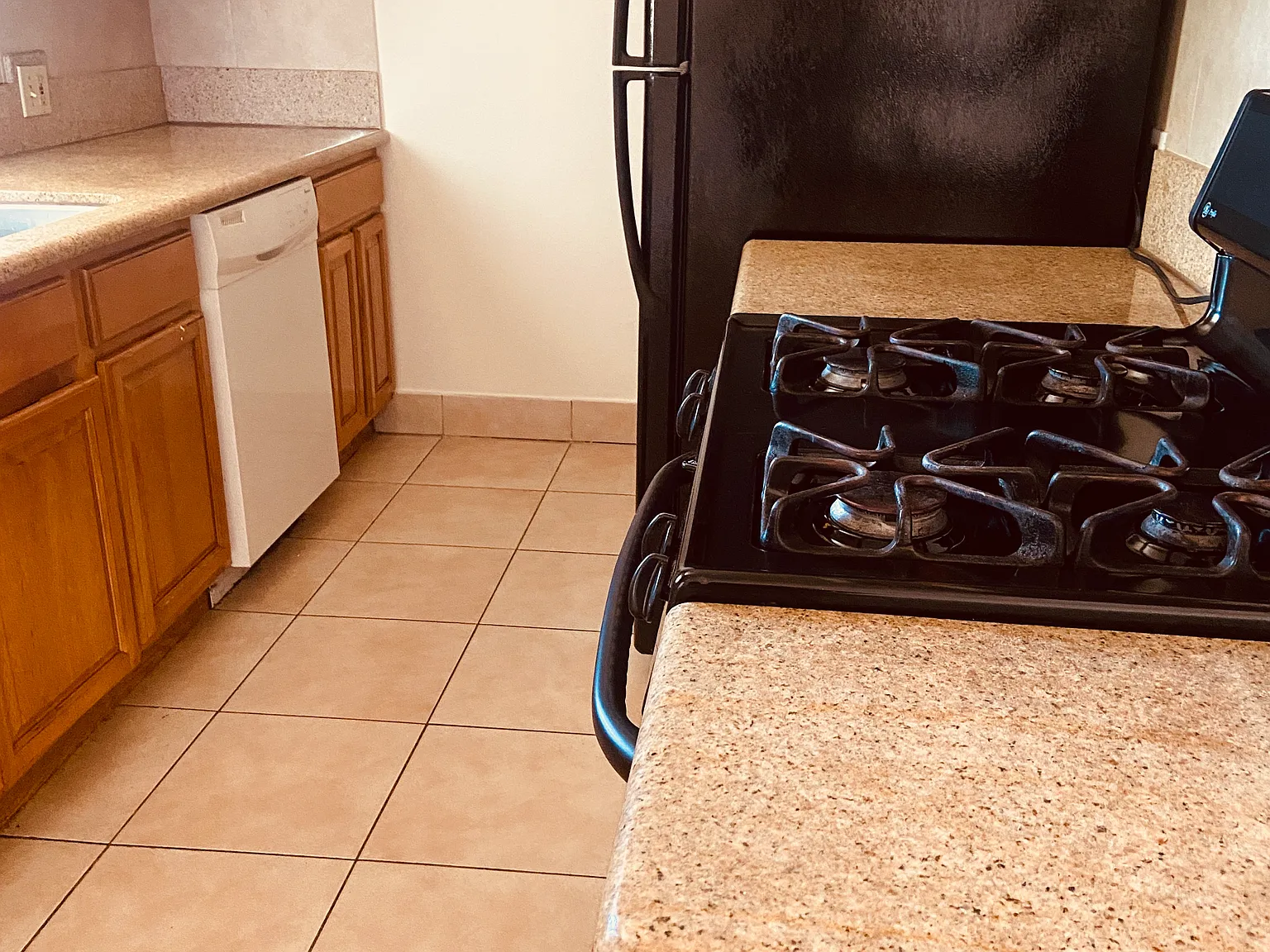 2 bed, 1.5 bath, 1000 sqft, $2,150 — Photo 2