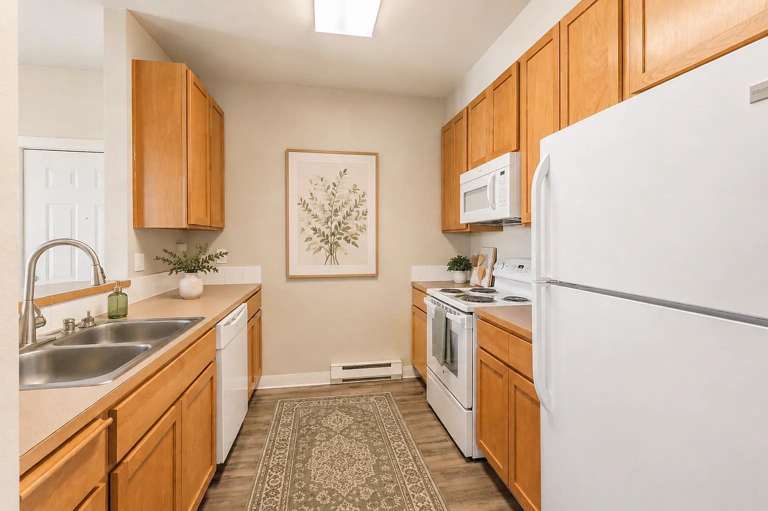 Ashton Apartments — Photo 2