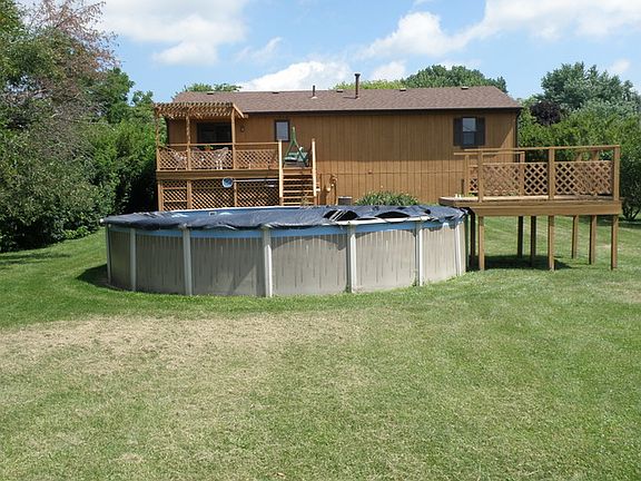 3rd image of 912 Linda Ln