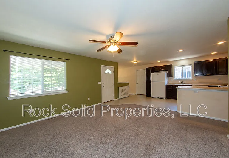 407 E 5th St — Photo 5
