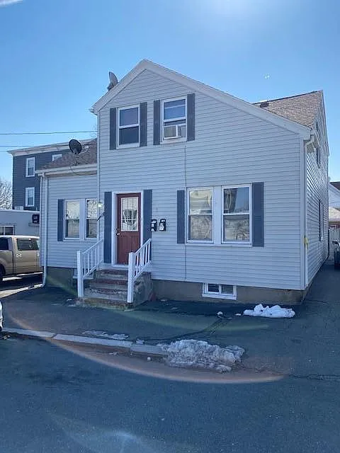 3 bed, 1175 sqft, $2,850 — Photo 1