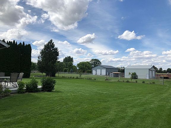 3rd image of 3824 Mountain Meadows Ct