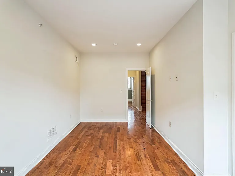 2241 Sears St — Photo 21