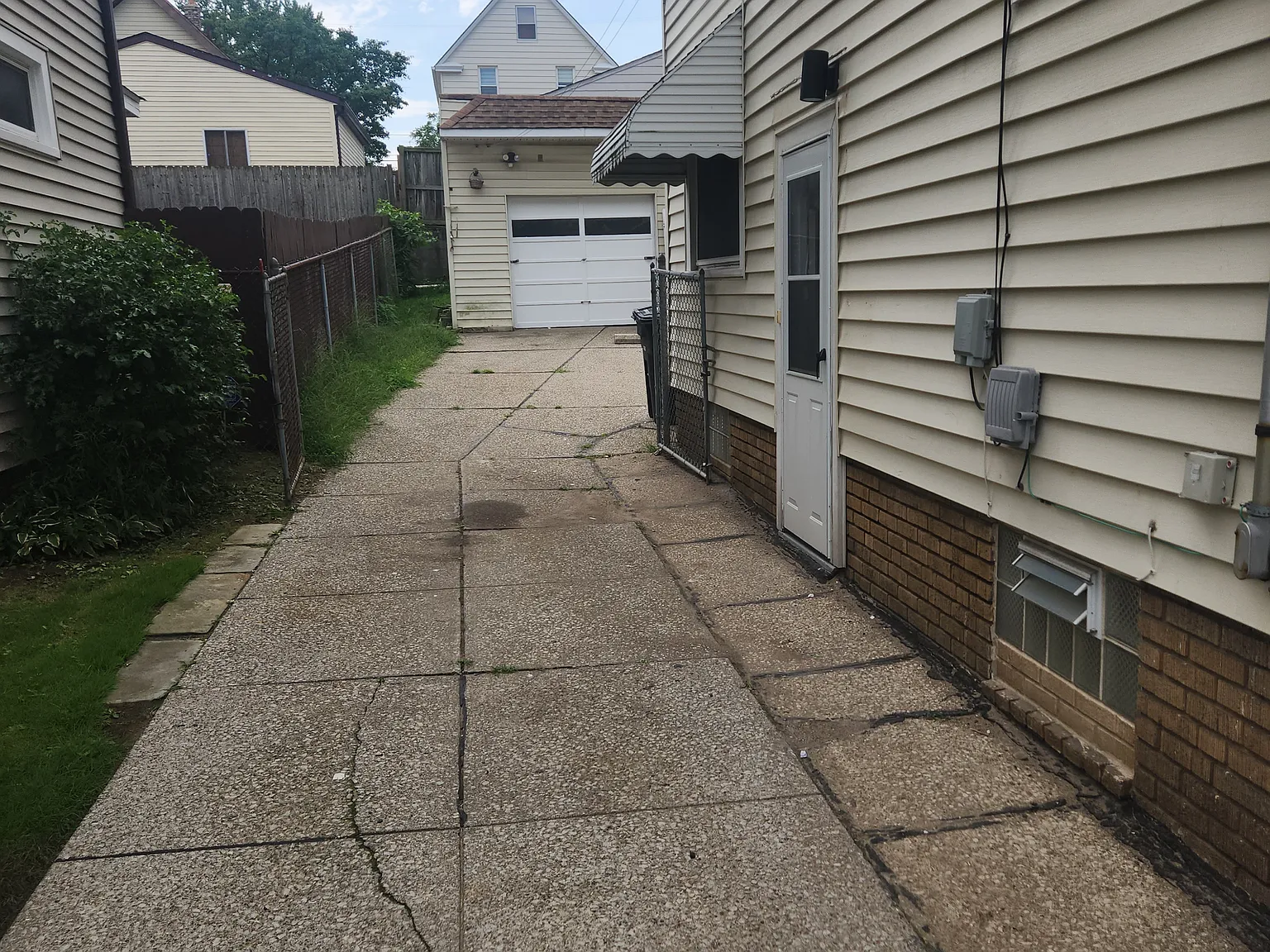 3 bed, 1144 sqft, $1,350 — Photo 3