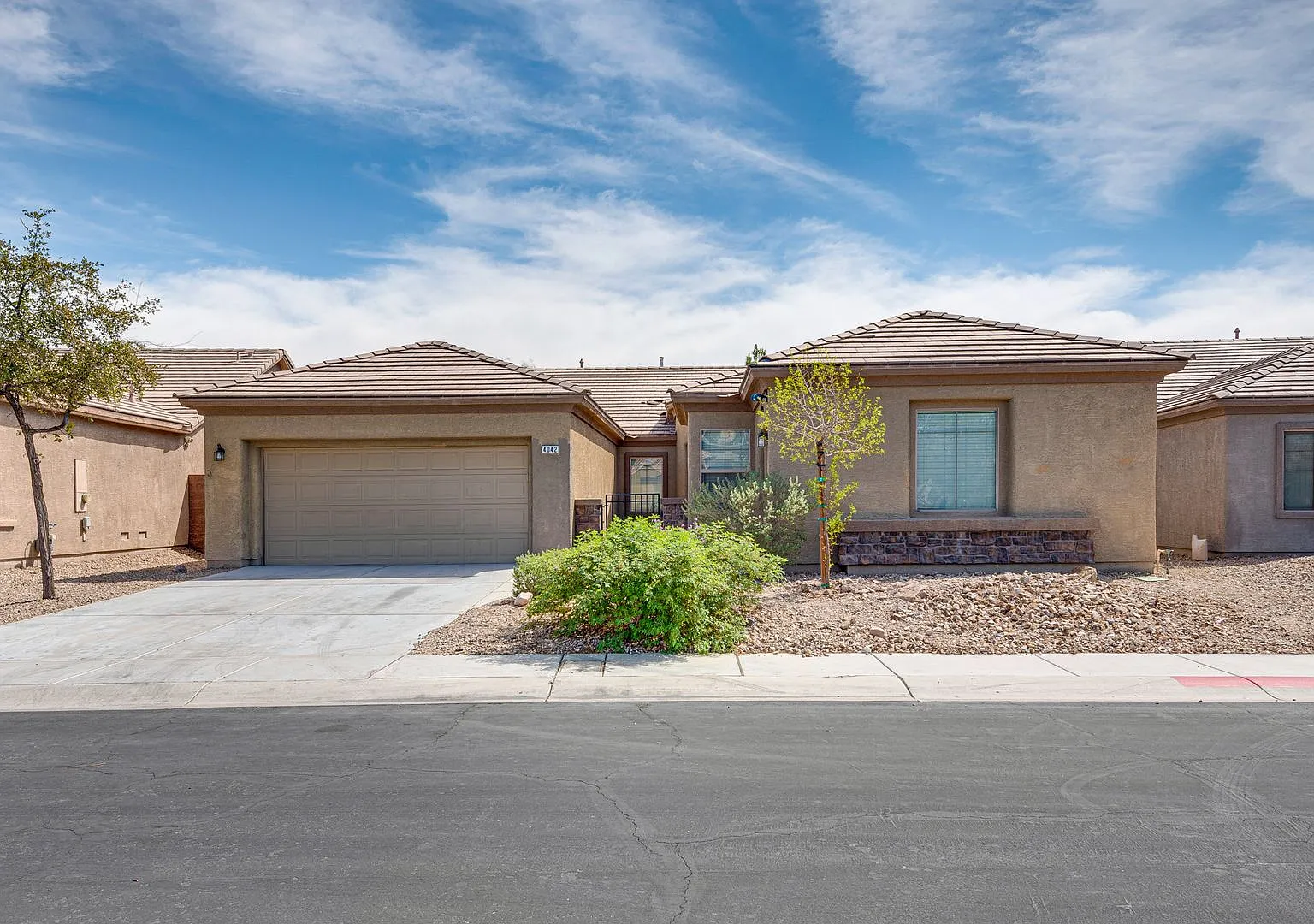 Spacious 4-Bedroom Home with Open Living Areas in Stallion Mountain Golf Club Community — Photo 1