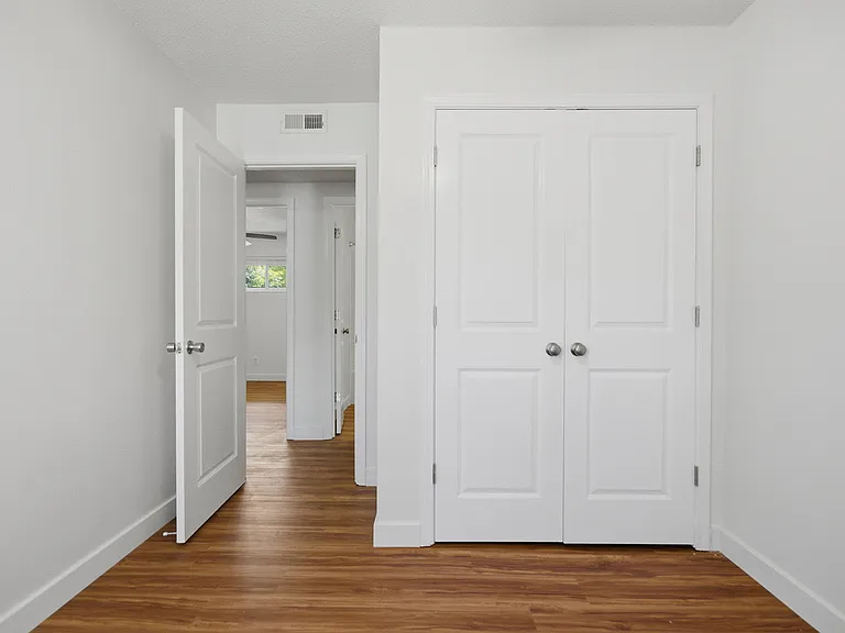 112 Redwood Rd — Photo 15