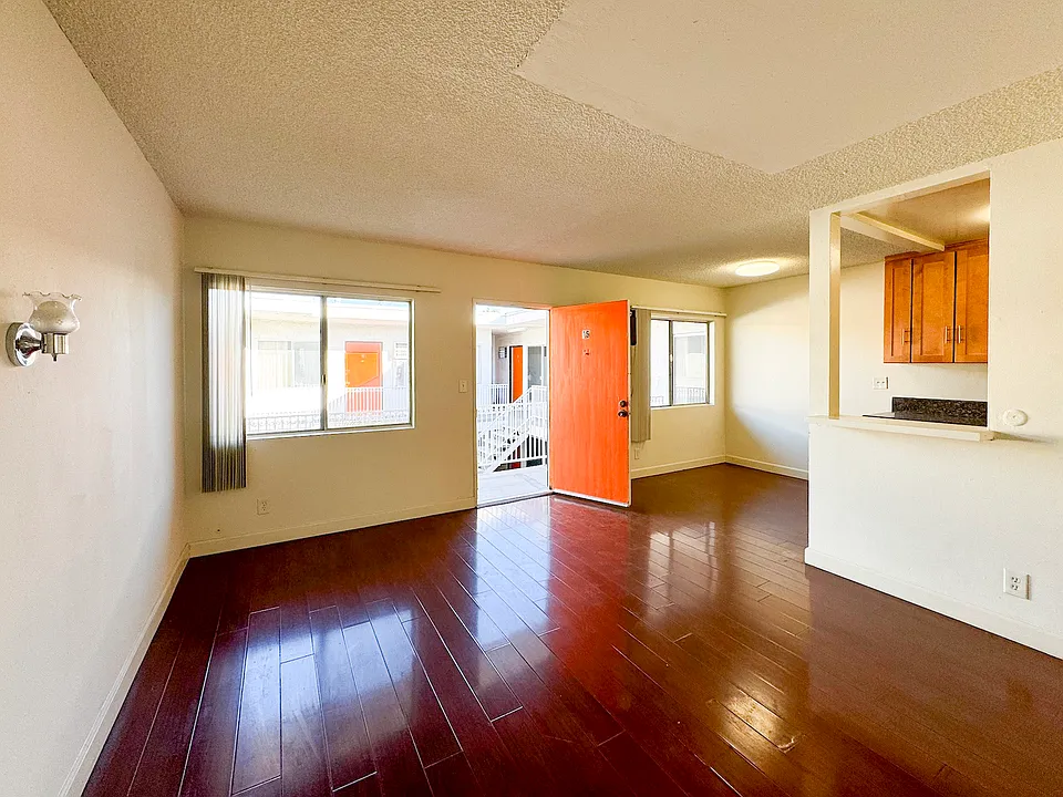4641 La Mirada Ave #19