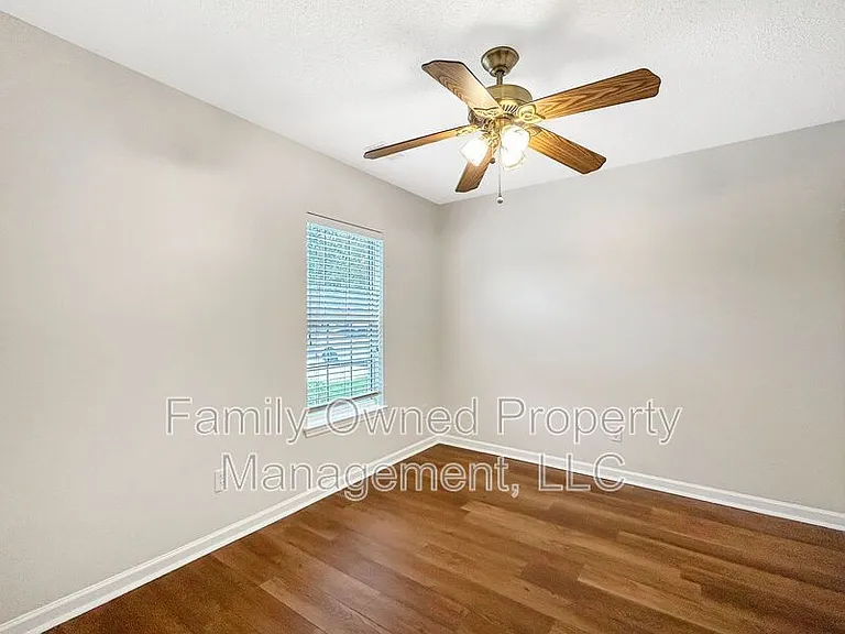 112 Stewart Pl — Photo 4