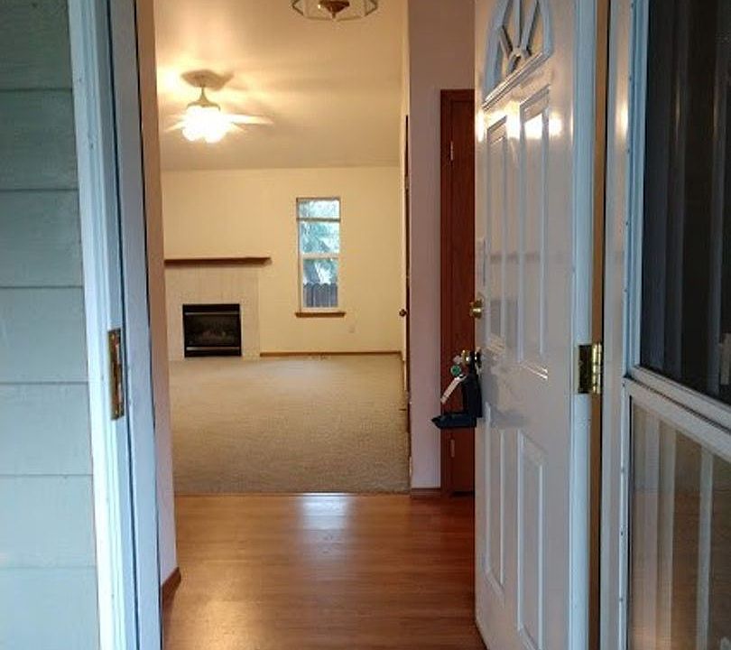 1st image of 8115 109th St E