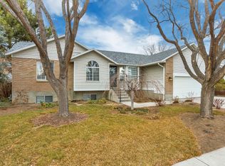 1064 W Buckskin Ln, West Jordan, UT 84088