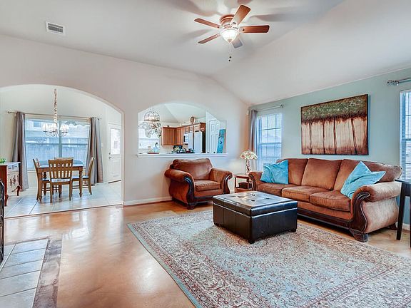4th image of 109 Ashwood S