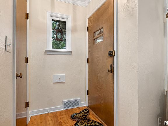 4th image of 509 W Florence Ave