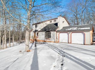 216 Old Took Dr, Tamiment, PA 18371